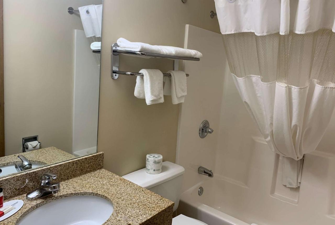 Super 8 By Wyndham Liverpool/Clay/Syracuse Area מראה חיצוני תמונה