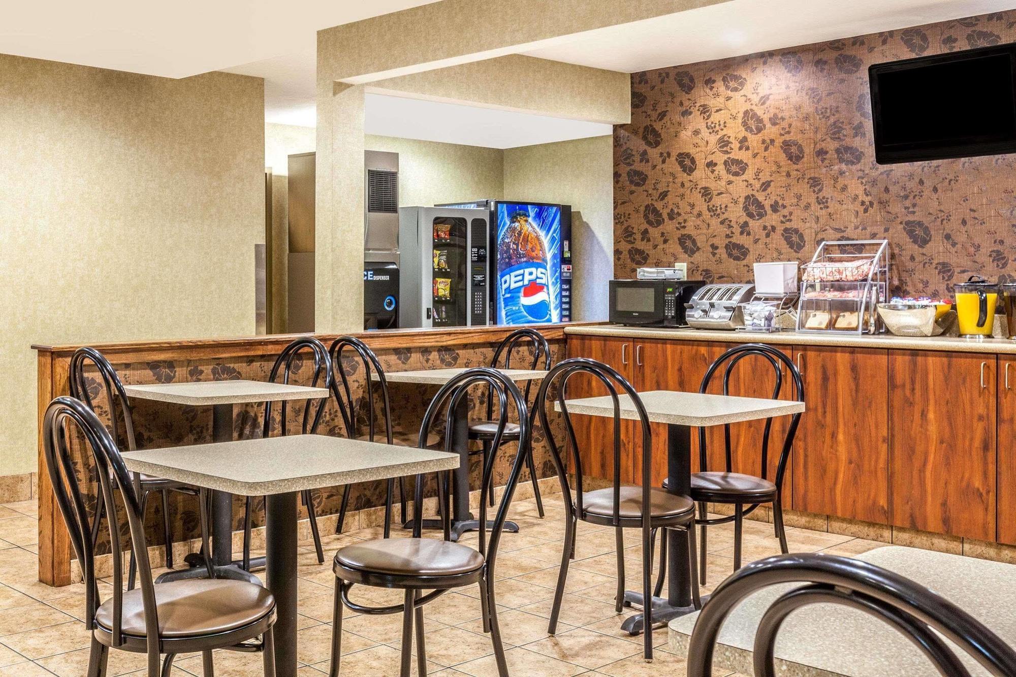 Super 8 By Wyndham Liverpool/Clay/Syracuse Area מראה חיצוני תמונה